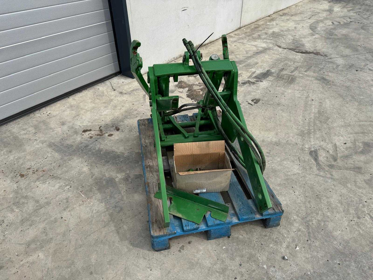 John Deere - Predný nakladač na traktor: obrázok 3 John Deere - Predný nakladač na traktor: obrázok 3