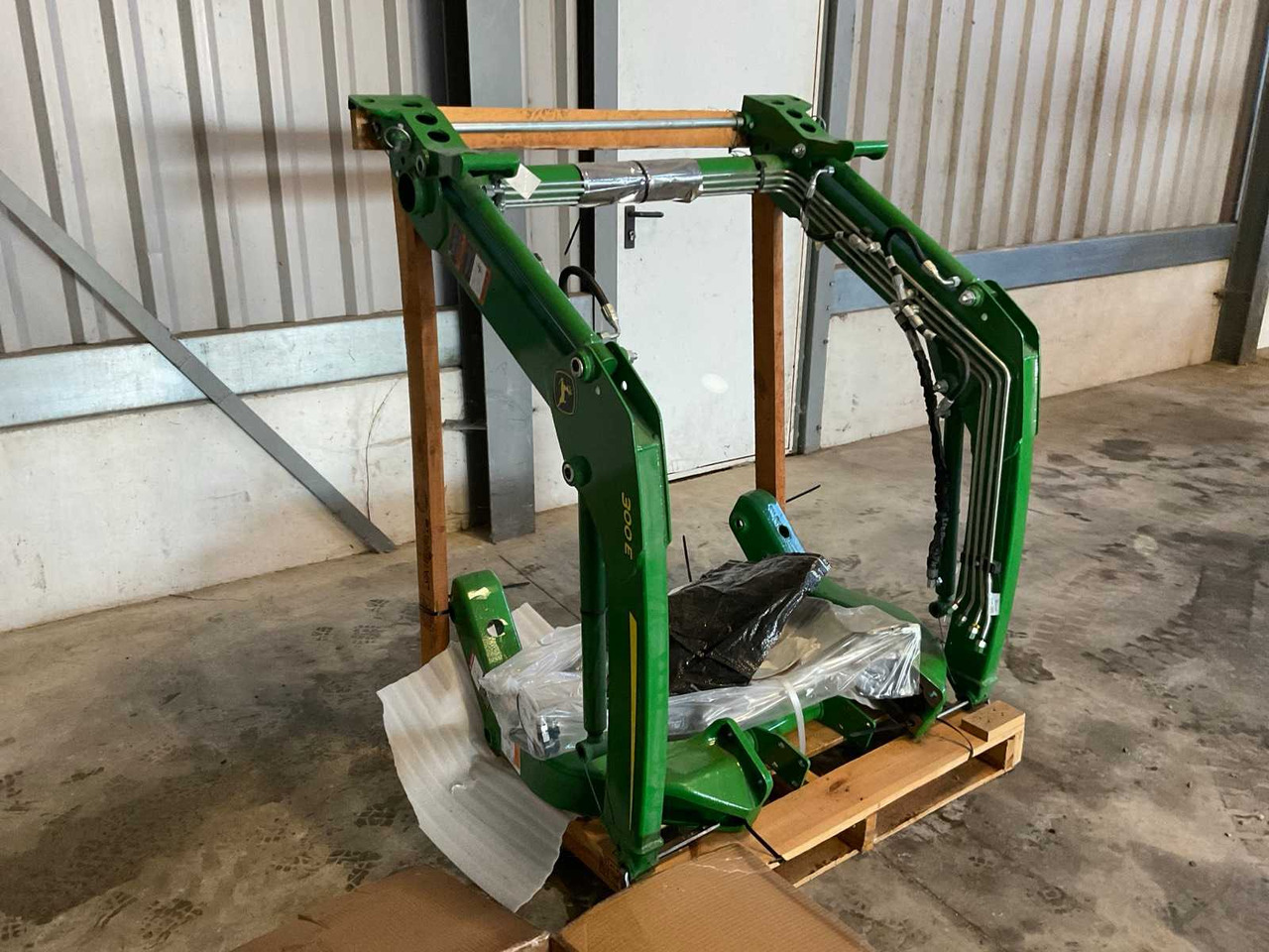 John Deere - Predný nakladač na traktor: obrázok 2 John Deere - Predný nakladač na traktor: obrázok 2