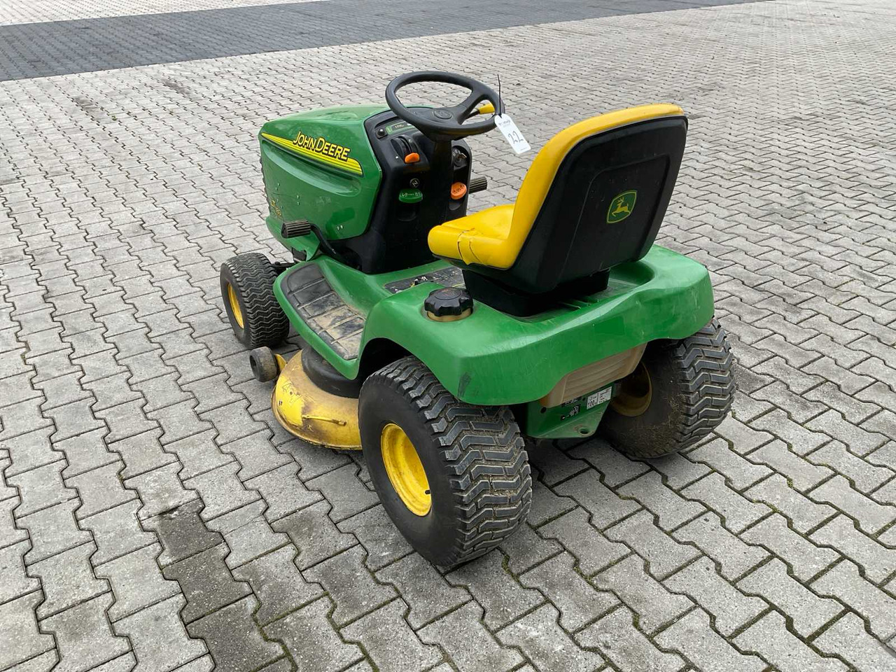 John Deere LT 180 Automatic - Záhradná kosačka: obrázok 2 John Deere LT 180 Automatic - Záhradná kosačka: obrázok 2