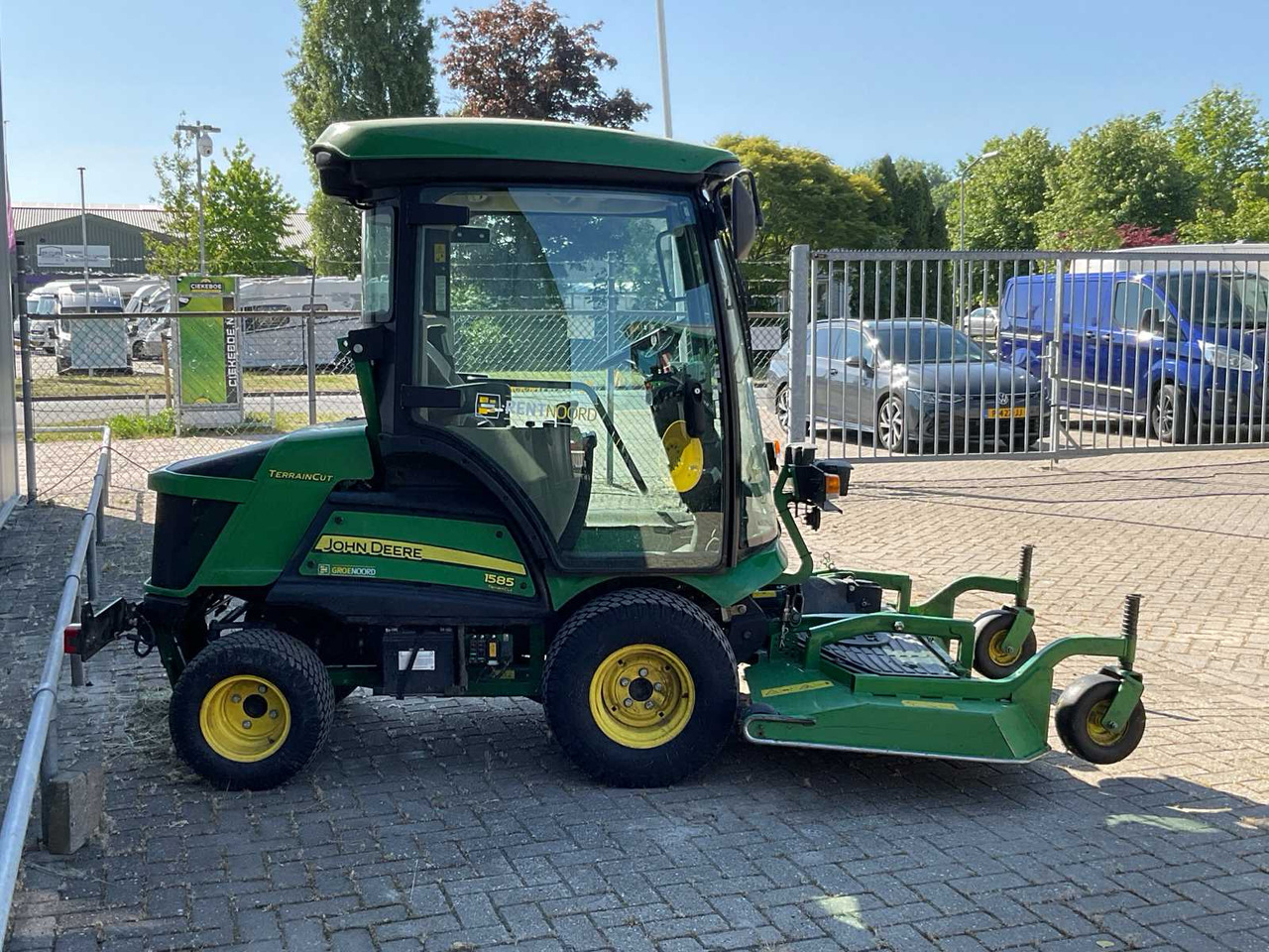 John Deere TerrainCut 1585 - Záhradná kosačka: obrázok 3 John Deere TerrainCut 1585 - Záhradná kosačka: obrázok 3