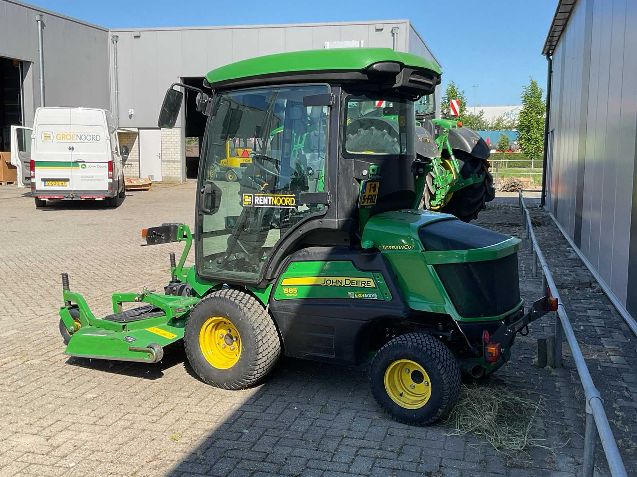 John Deere TerrainCut 1585 - Záhradná kosačka: obrázok 4 John Deere TerrainCut 1585 - Záhradná kosačka: obrázok 4