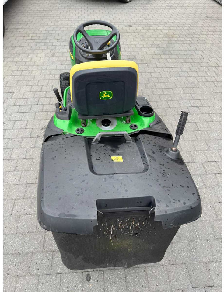 John Deere X155R - Záhradná kosačka: obrázok 3 John Deere X155R - Záhradná kosačka: obrázok 3