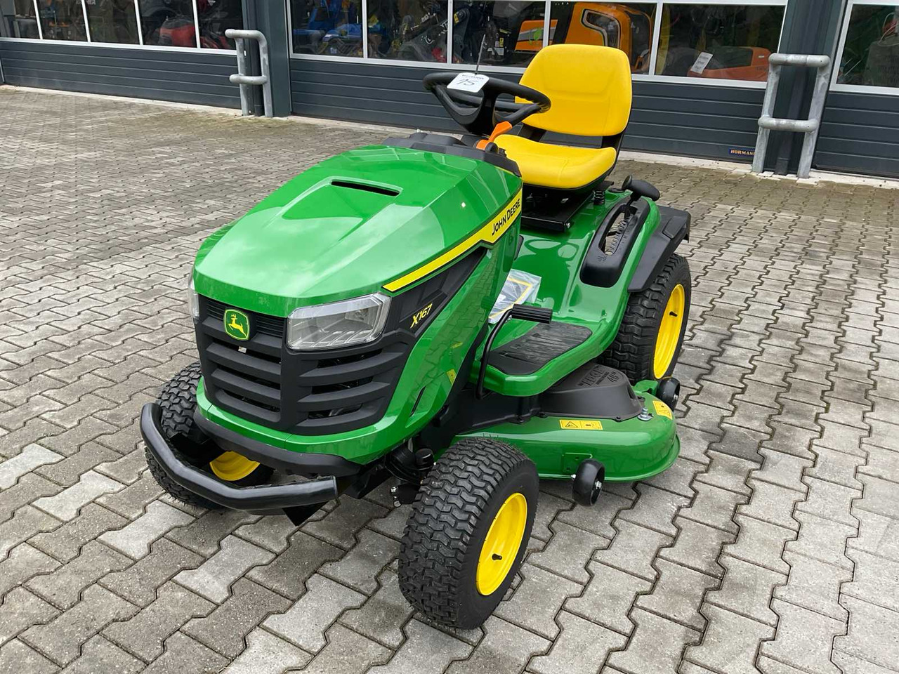 John Deere X167 - Záhradná kosačka: obrázok 1 John Deere X167 - Záhradná kosačka: obrázok 1