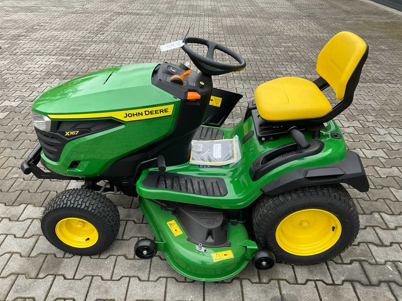 John Deere X167 - Záhradná kosačka: obrázok 5 John Deere X167 - Záhradná kosačka: obrázok 5