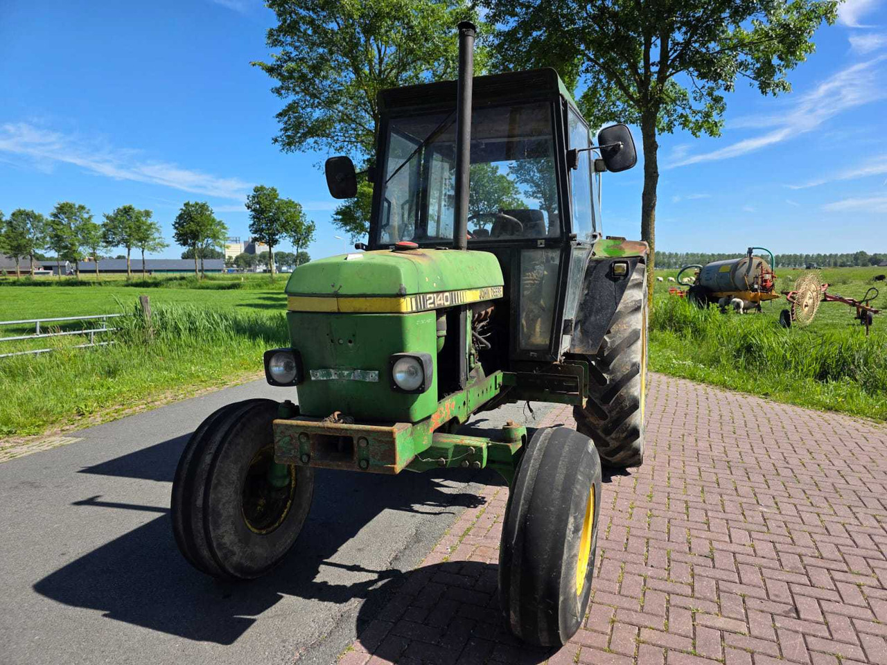 John deere 2140 - Traktor: obrázok 2 John deere 2140 - Traktor: obrázok 2