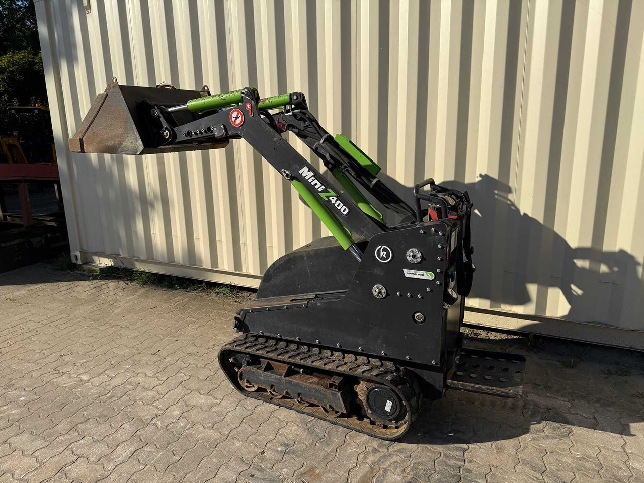 Kovaco Mini Z400 - Šmykom riadený nakladač: obrázok 3 Kovaco Mini Z400 - Šmykom riadený nakladač: obrázok 3