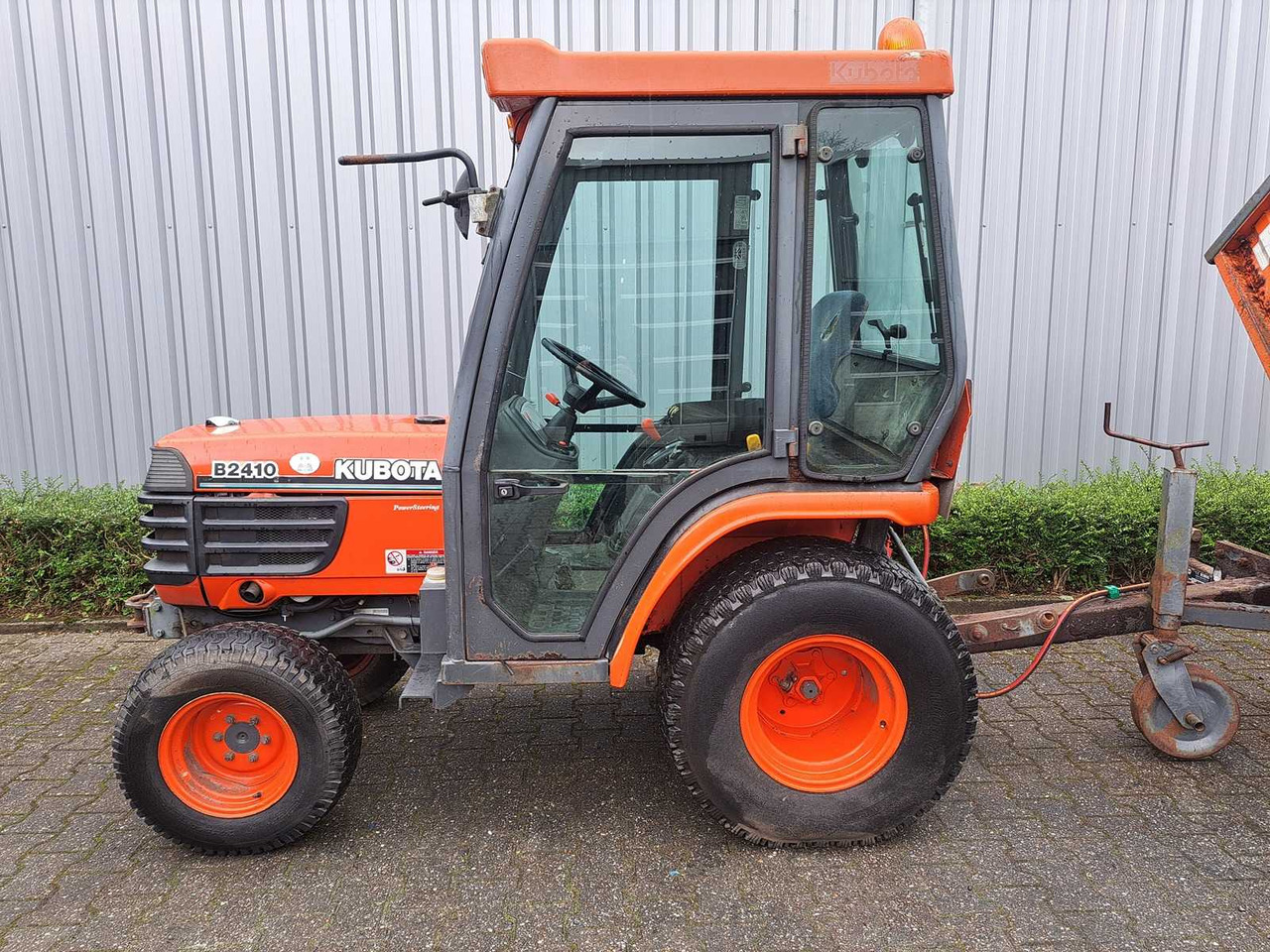 Kubota B2410 - Kompaktný traktor: obrázok 4 Kubota B2410 - Kompaktný traktor: obrázok 4