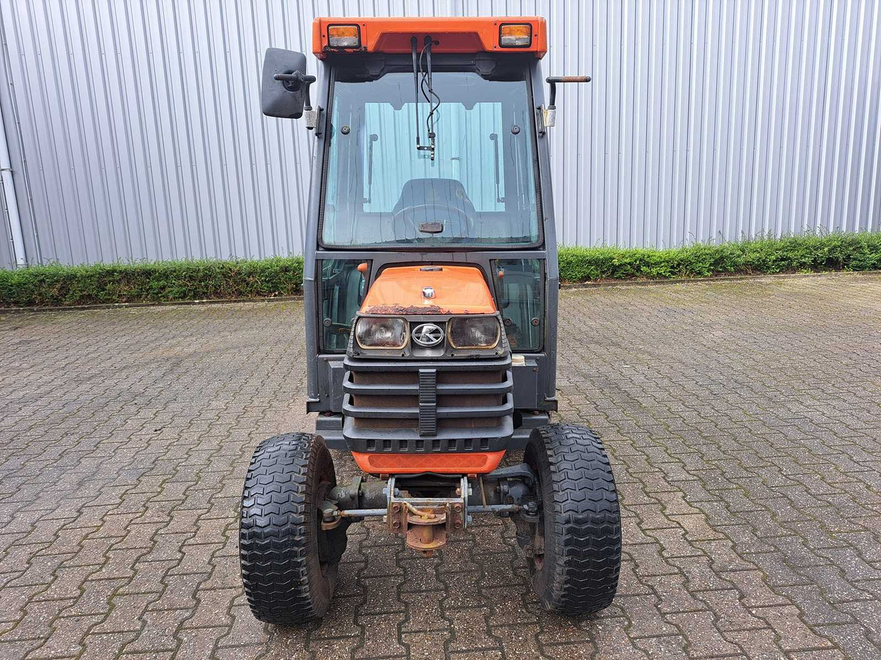 Kubota B2410 - Kompaktný traktor: obrázok 2 Kubota B2410 - Kompaktný traktor: obrázok 2