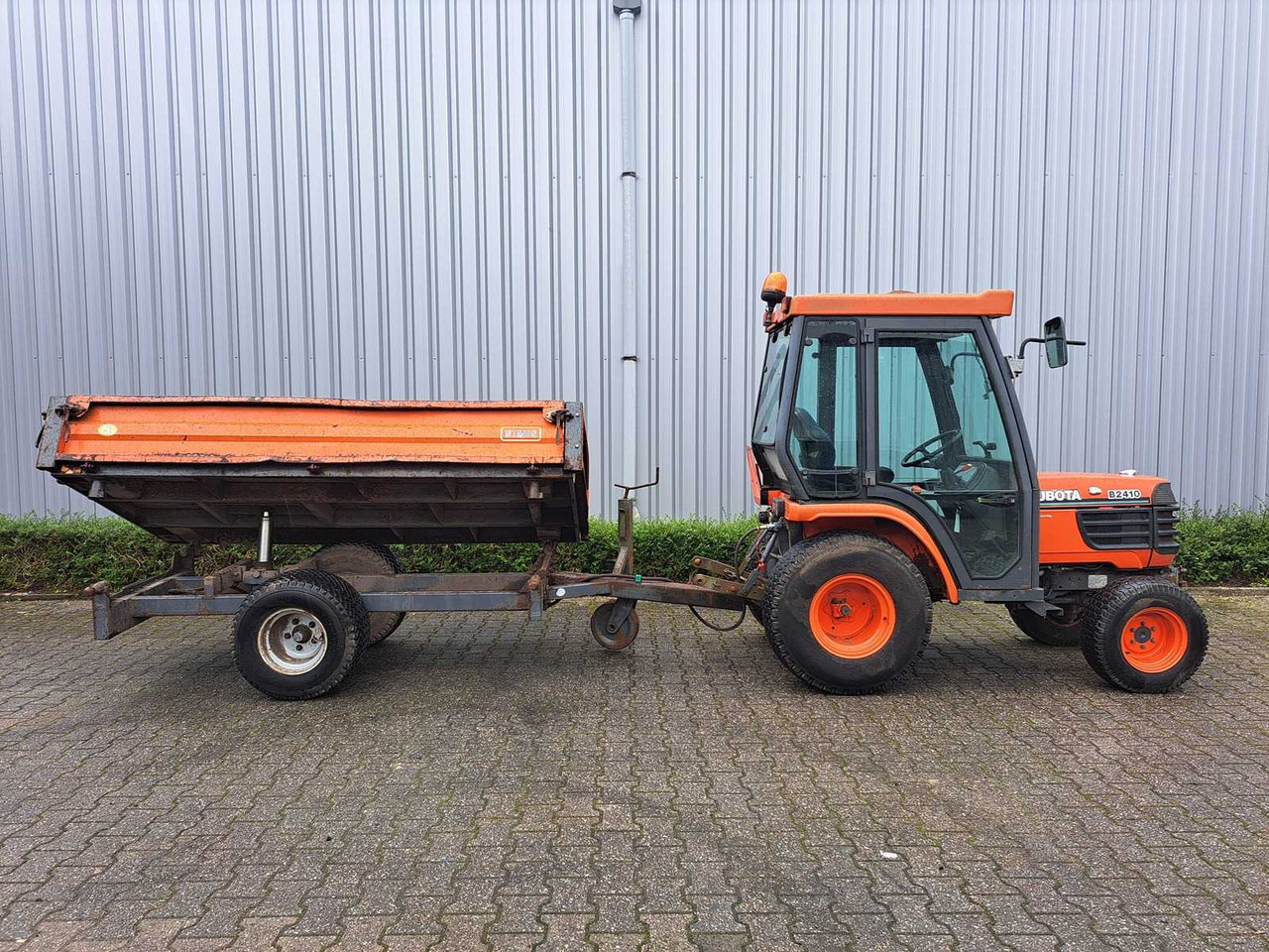 Kubota B2410 - Kompaktný traktor: obrázok 5 Kubota B2410 - Kompaktný traktor: obrázok 5