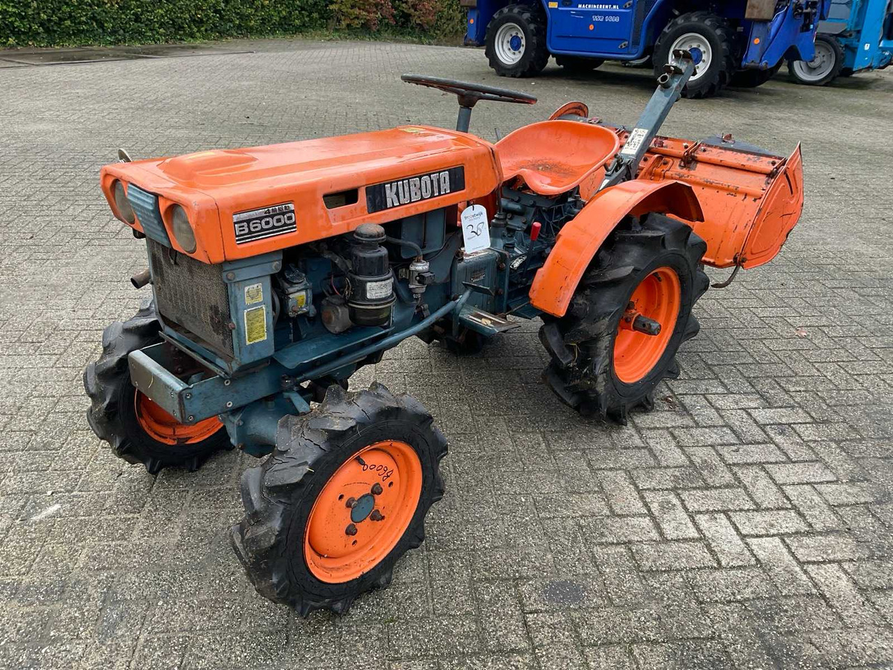 Kubota B6000 - Kompaktný traktor: obrázok 1 Kubota B6000 - Kompaktný traktor: obrázok 1