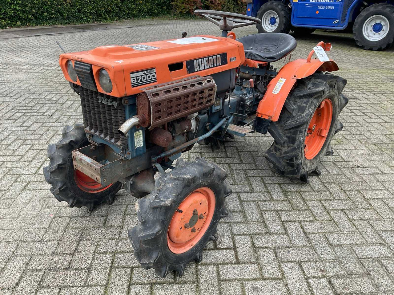 Kubota B7000 - Kompaktný traktor: obrázok 1 Kubota B7000 - Kompaktný traktor: obrázok 1