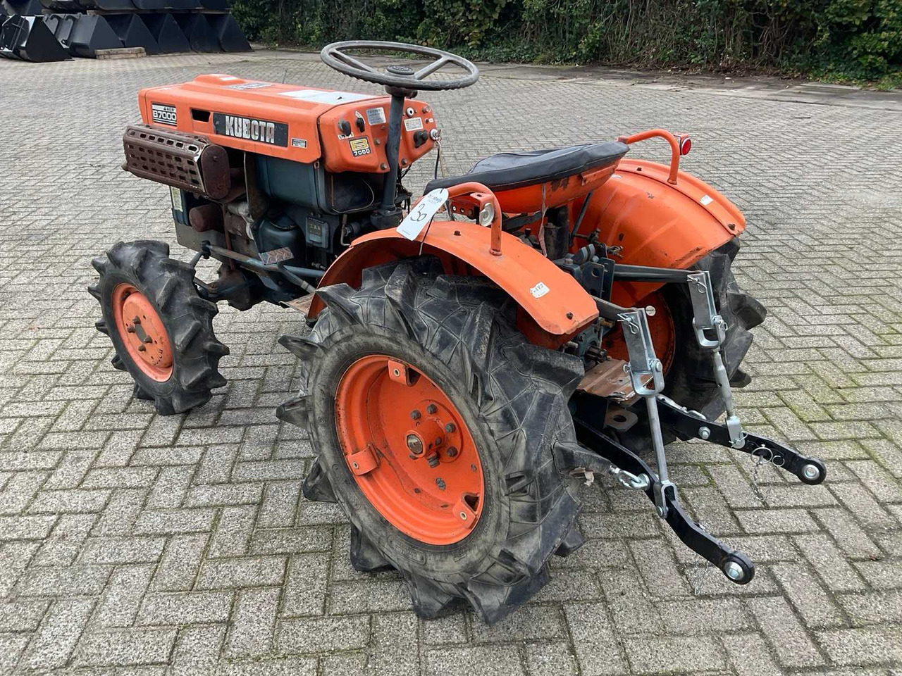 Kubota B7000 - Kompaktný traktor: obrázok 2 Kubota B7000 - Kompaktný traktor: obrázok 2