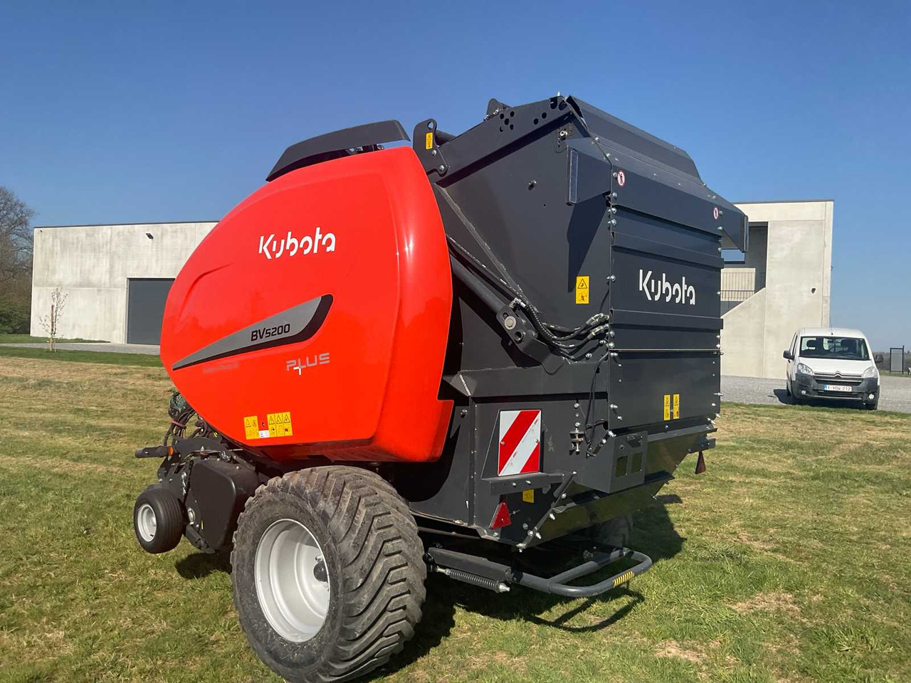 Kubota BV5200 - Lis na okrúhle balíky: obrázok 3 Kubota BV5200 - Lis na okrúhle balíky: obrázok 3