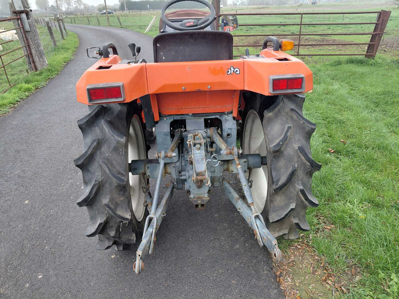 Kubota GT3 - Kompaktný traktor: obrázok 4 Kubota GT3 - Kompaktný traktor: obrázok 4
