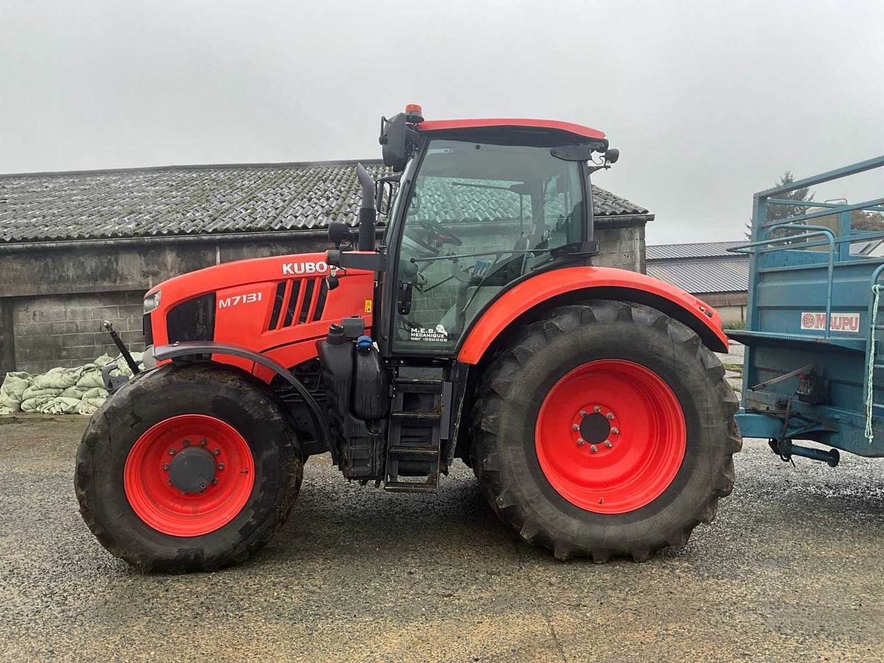 Kubota M7131 - Traktor: obrázok 2 Kubota M7131 - Traktor: obrázok 2
