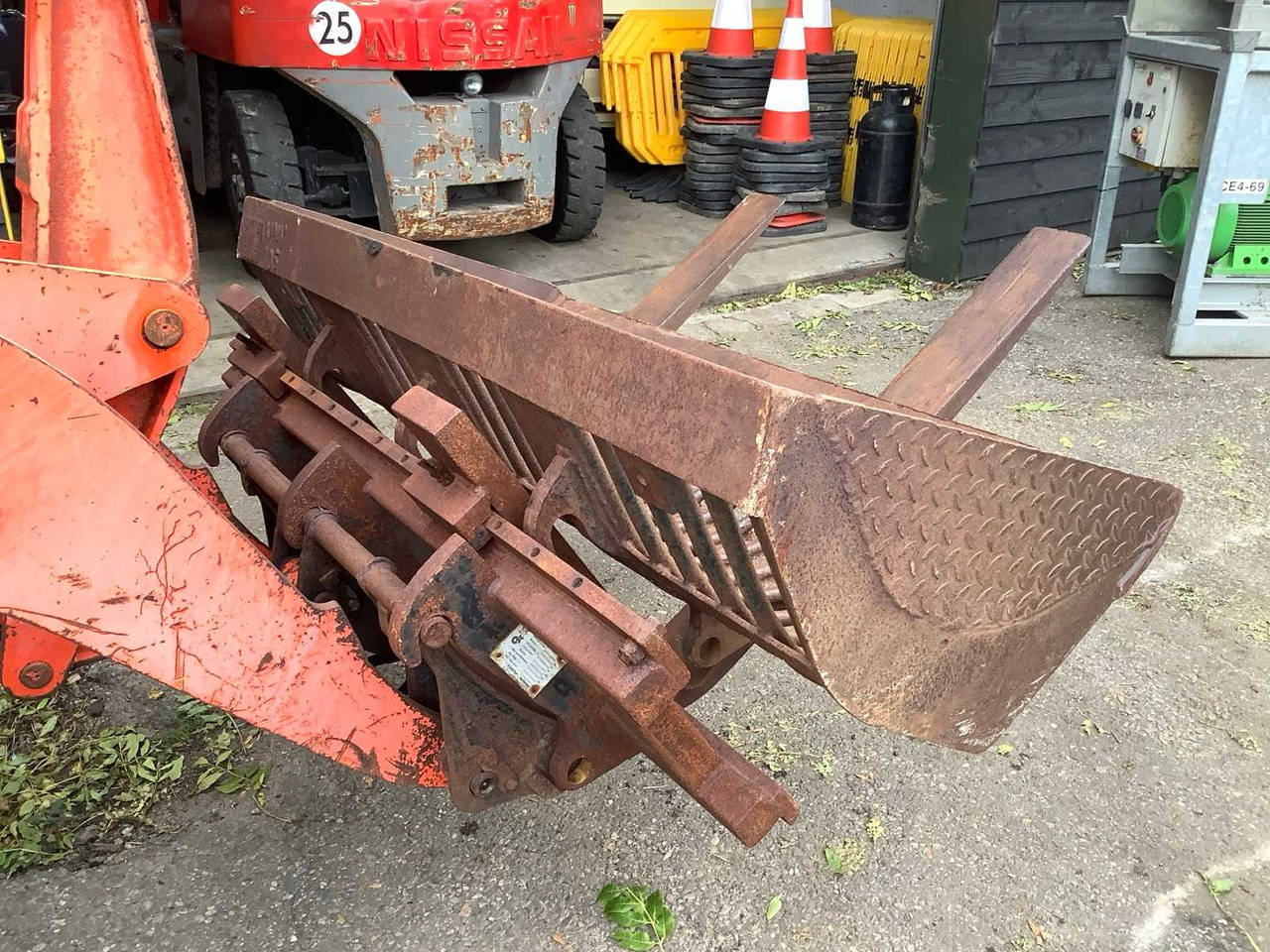 Kubota R420 - Kolesový nakladač: obrázok 3 Kubota R420 - Kolesový nakladač: obrázok 3