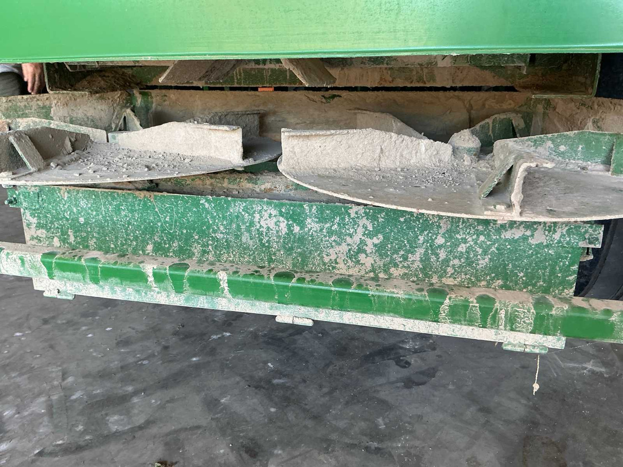 Kuxman K8000 - Rozmetač hnojiva: obrázok 4 Kuxman K8000 - Rozmetač hnojiva: obrázok 4