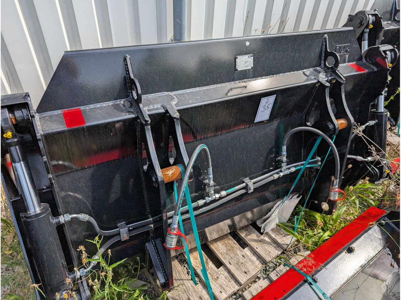 L&K - GS V80 - 2023 - UNI BUCKET WITH U-BLADE - AS - 1850 MM - 0.8 CBM - Kolesový nakladač: obrázok 1 L&K - GS V80 - 2023 - UNI BUCKET WITH U-BLADE - AS - 1850 MM - 0.8 CBM - Kolesový nakladač: obrázok 1