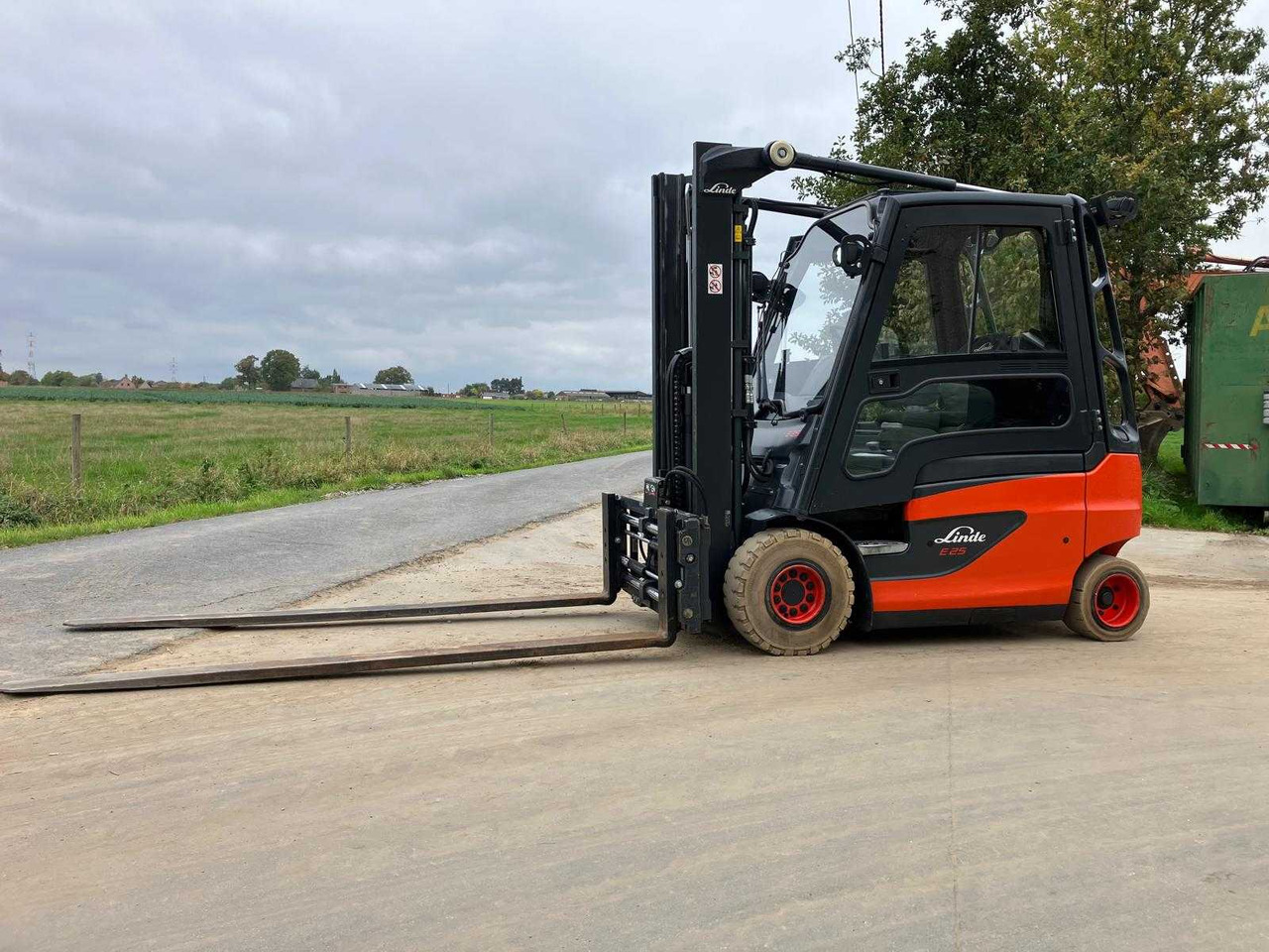 LINDE E25-01 FORKLIFT 2018 - Vysokozdvižný vozík: obrázok 1 LINDE E25-01 FORKLIFT 2018 - Vysokozdvižný vozík: obrázok 1