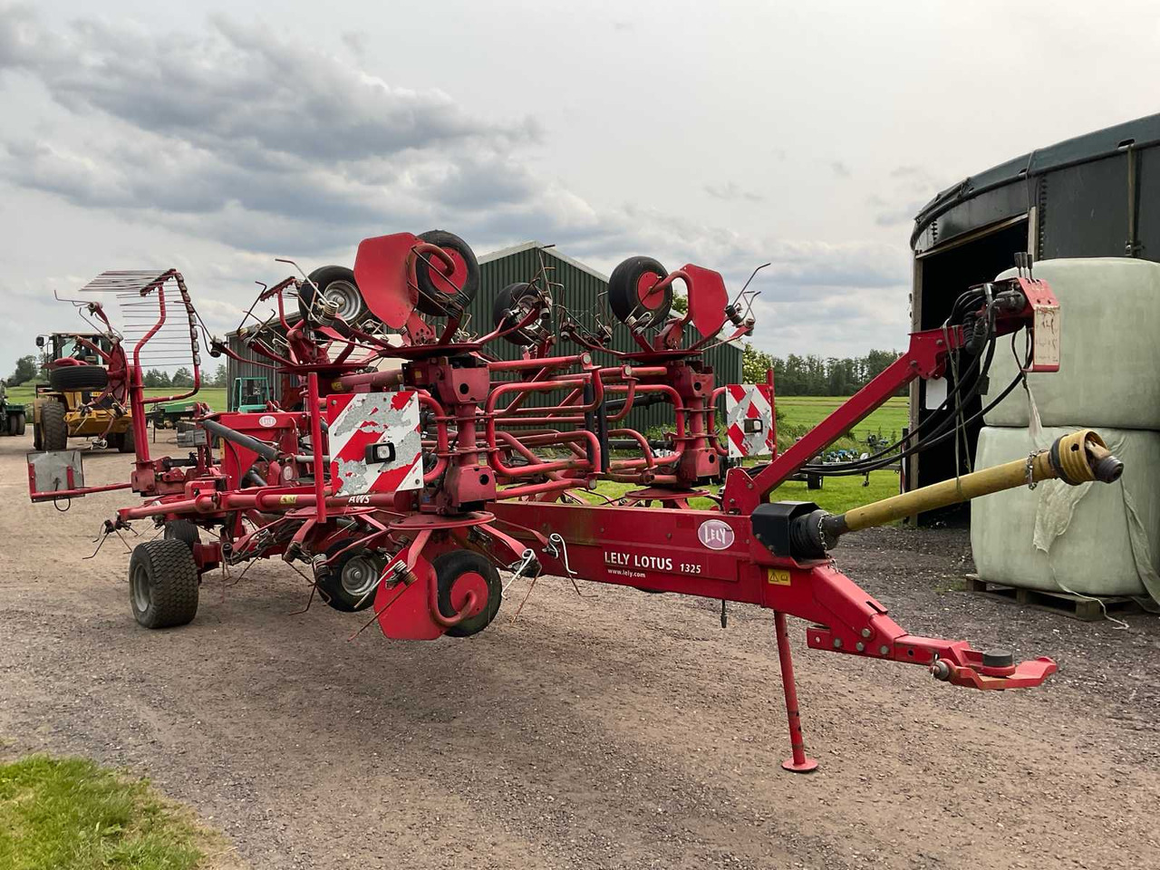 Lely Lotus 1325 - Stroje na zber krmovín: obrázok 4 Lely Lotus 1325 - Stroje na zber krmovín: obrázok 4