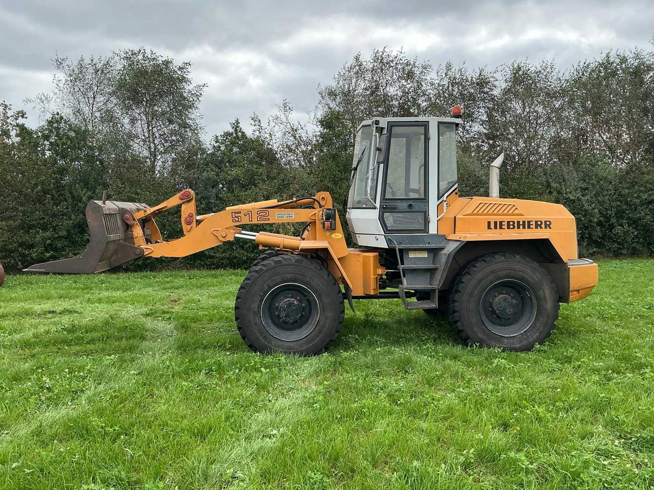 Liebherr 1993 LIEBHERR L512 SHOVEL - Kolesový nakladač: obrázok 3 Liebherr 1993 LIEBHERR L512 SHOVEL - Kolesový nakladač: obrázok 3