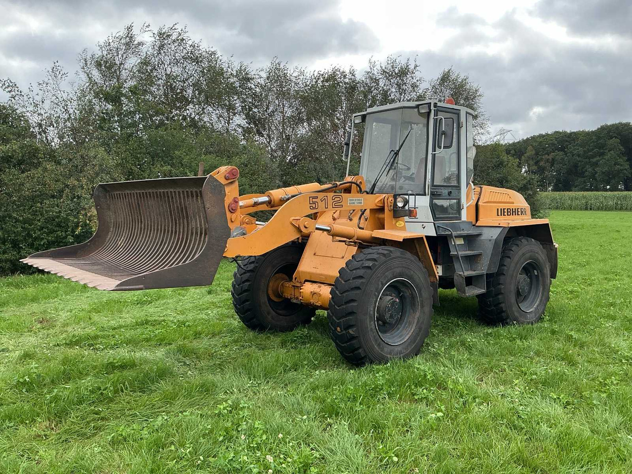 Liebherr 1993 LIEBHERR L512 SHOVEL - Kolesový nakladač: obrázok 1 Liebherr 1993 LIEBHERR L512 SHOVEL - Kolesový nakladač: obrázok 1
