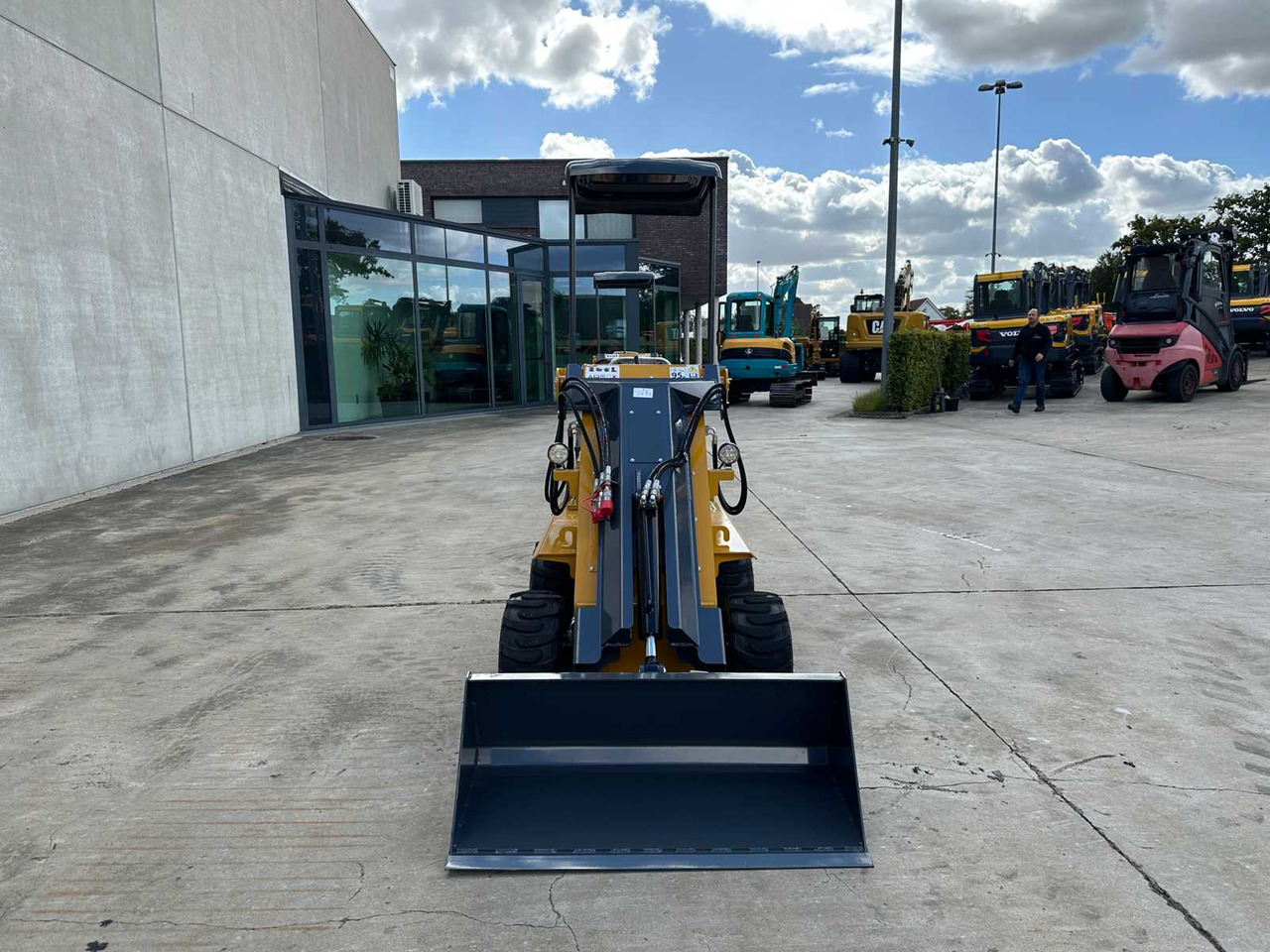 MACHPRO MP-S800 - Šmykom riadený nakladač: obrázok 2 MACHPRO MP-S800 - Šmykom riadený nakladač: obrázok 2