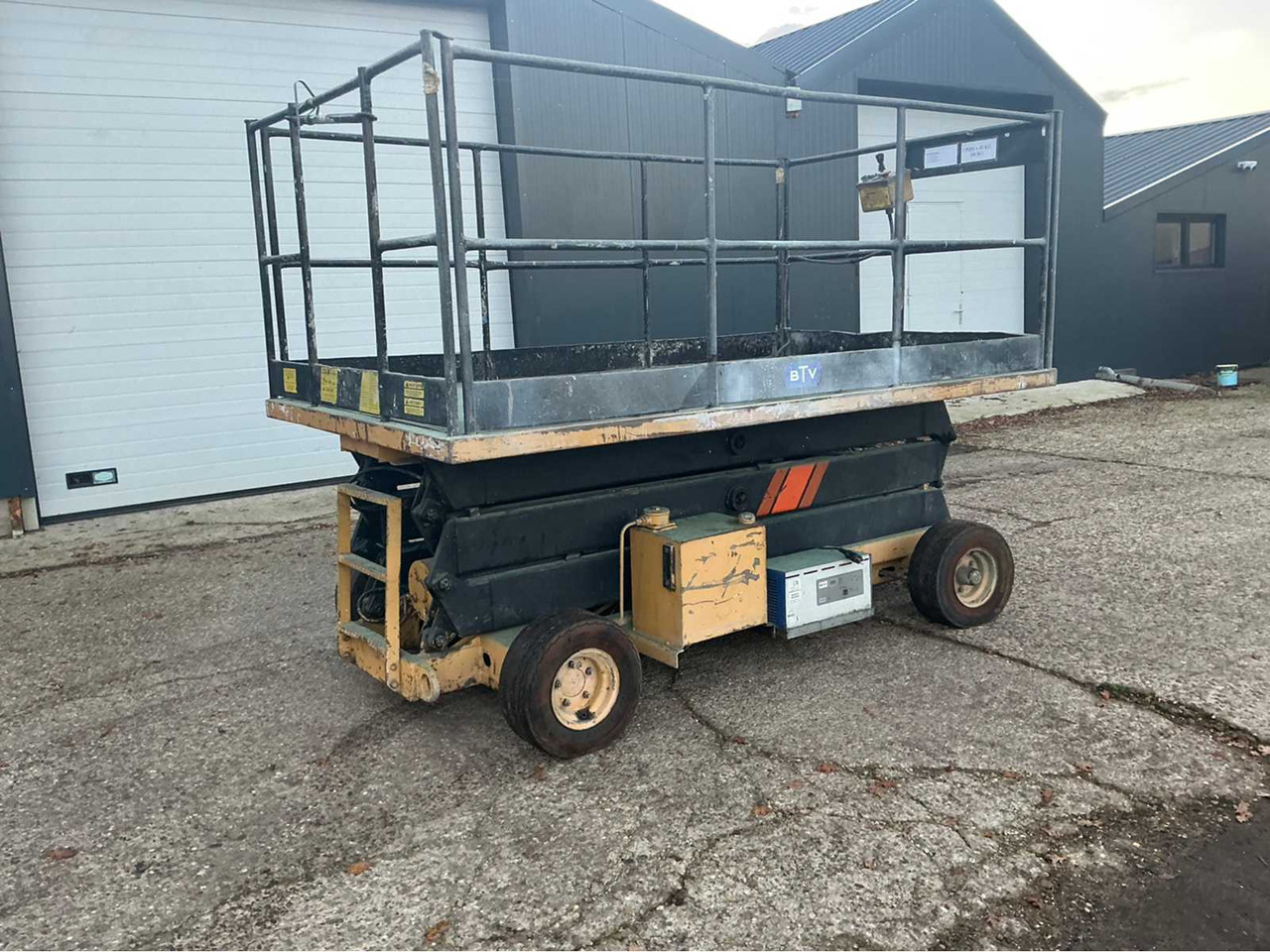 MANLIFT SCISSOR LIFT SM3270E AERIAL PLATFORM - Pracovná plošina: obrázok 1 MANLIFT SCISSOR LIFT SM3270E AERIAL PLATFORM - Pracovná plošina: obrázok 1