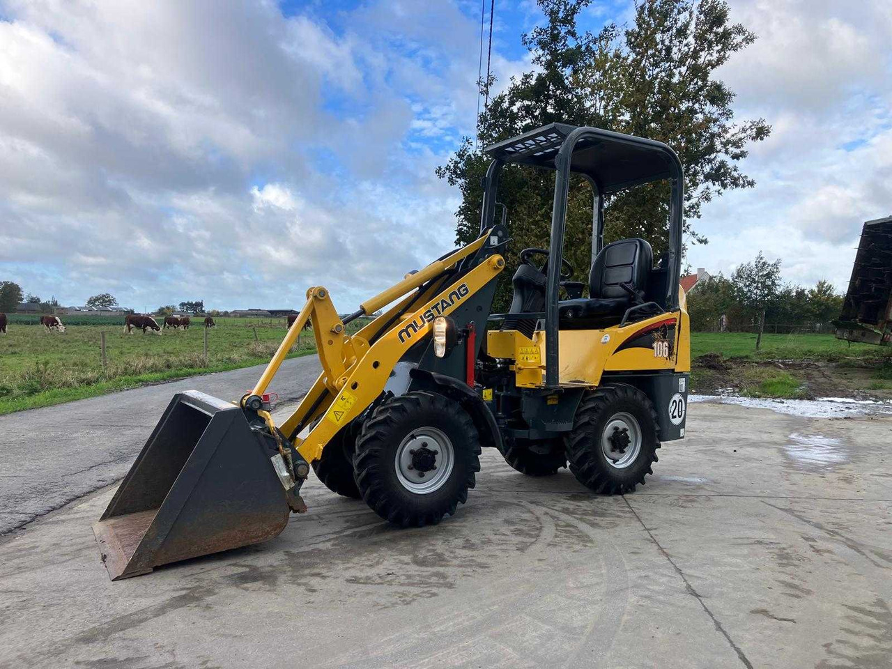 MUSTANG - AL 100 - SHOVEL - 2015 - Kolesový nakladač: obrázok 3 MUSTANG - AL 100 - SHOVEL - 2015 - Kolesový nakladač: obrázok 3