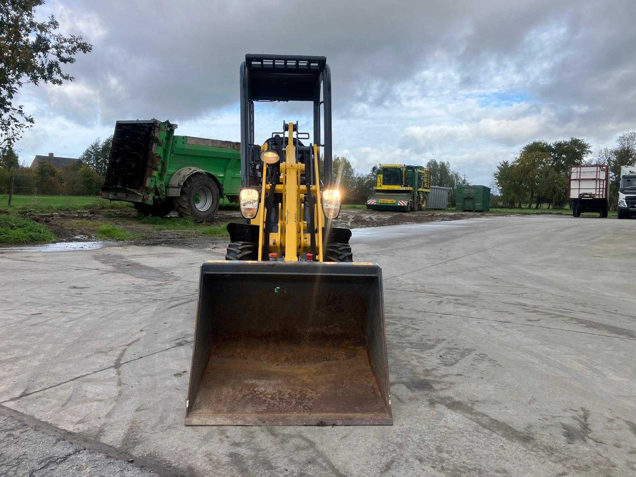 MUSTANG - AL 100 - SHOVEL - 2015 - Kolesový nakladač: obrázok 5 MUSTANG - AL 100 - SHOVEL - 2015 - Kolesový nakladač: obrázok 5