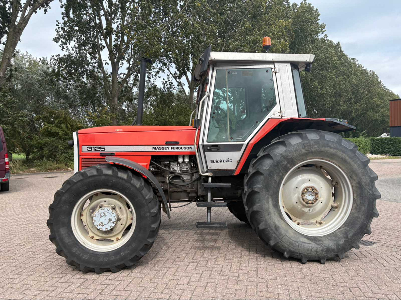 Massey Ferguson 3125 - Traktor: obrázok 3 Massey Ferguson 3125 - Traktor: obrázok 3