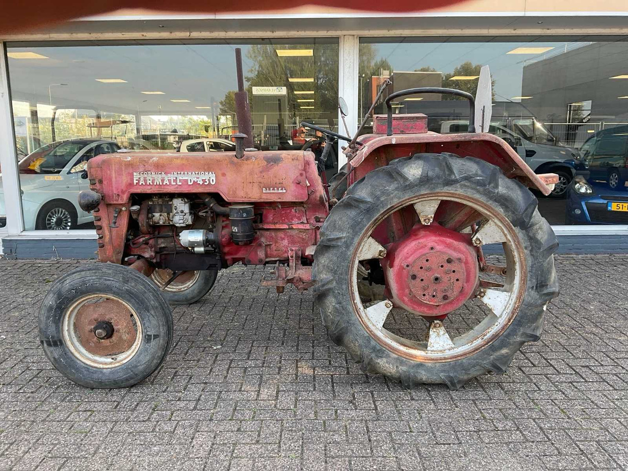 Mc Cormick International Farmall D-430 - Traktor: obrázok 2 Mc Cormick International Farmall D-430 - Traktor: obrázok 2