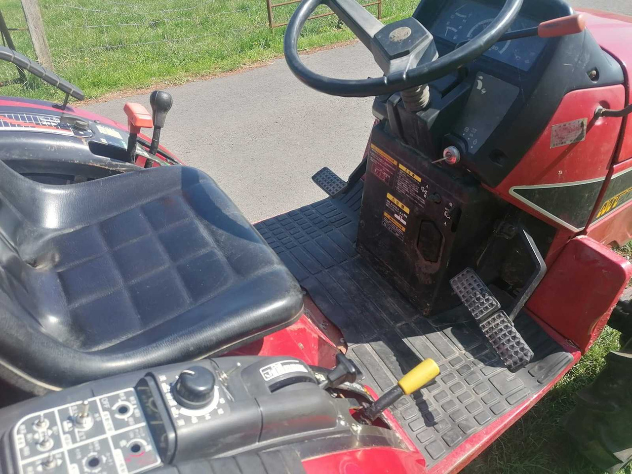 Mitsubishi MT205 - Kompaktný traktor: obrázok 4 Mitsubishi MT205 - Kompaktný traktor: obrázok 4