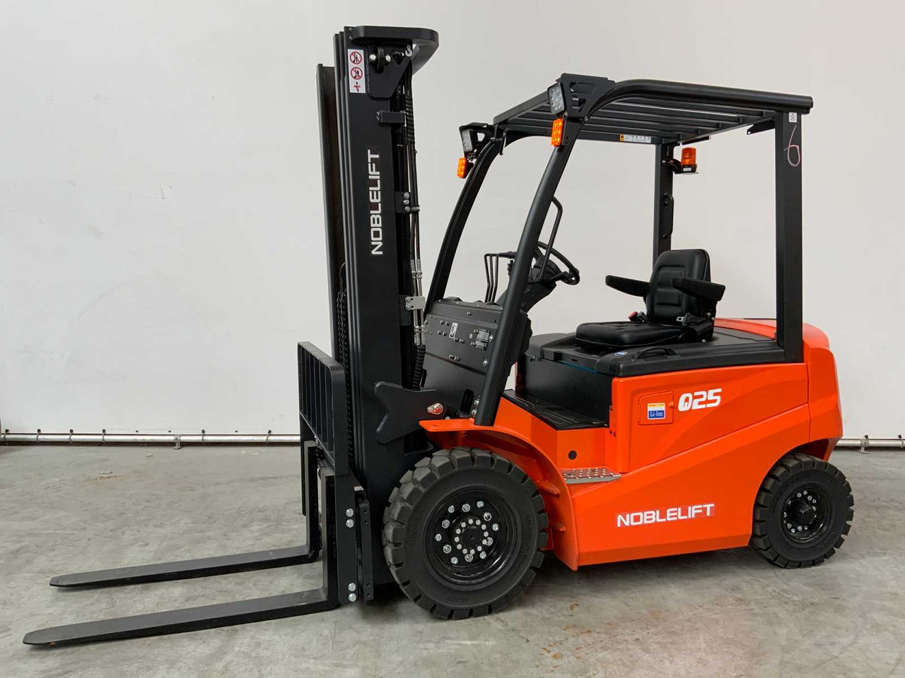 NOBLELIFT - 2024 - Q25-SERIES - 2.5T FORKLIFT ADJUSTABLE FORKS 4.8M - Vysokozdvižný vozík: obrázok 1 NOBLELIFT - 2024 - Q25-SERIES - 2.5T FORKLIFT ADJUSTABLE FORKS 4.8M - Vysokozdvižný vozík: obrázok 1