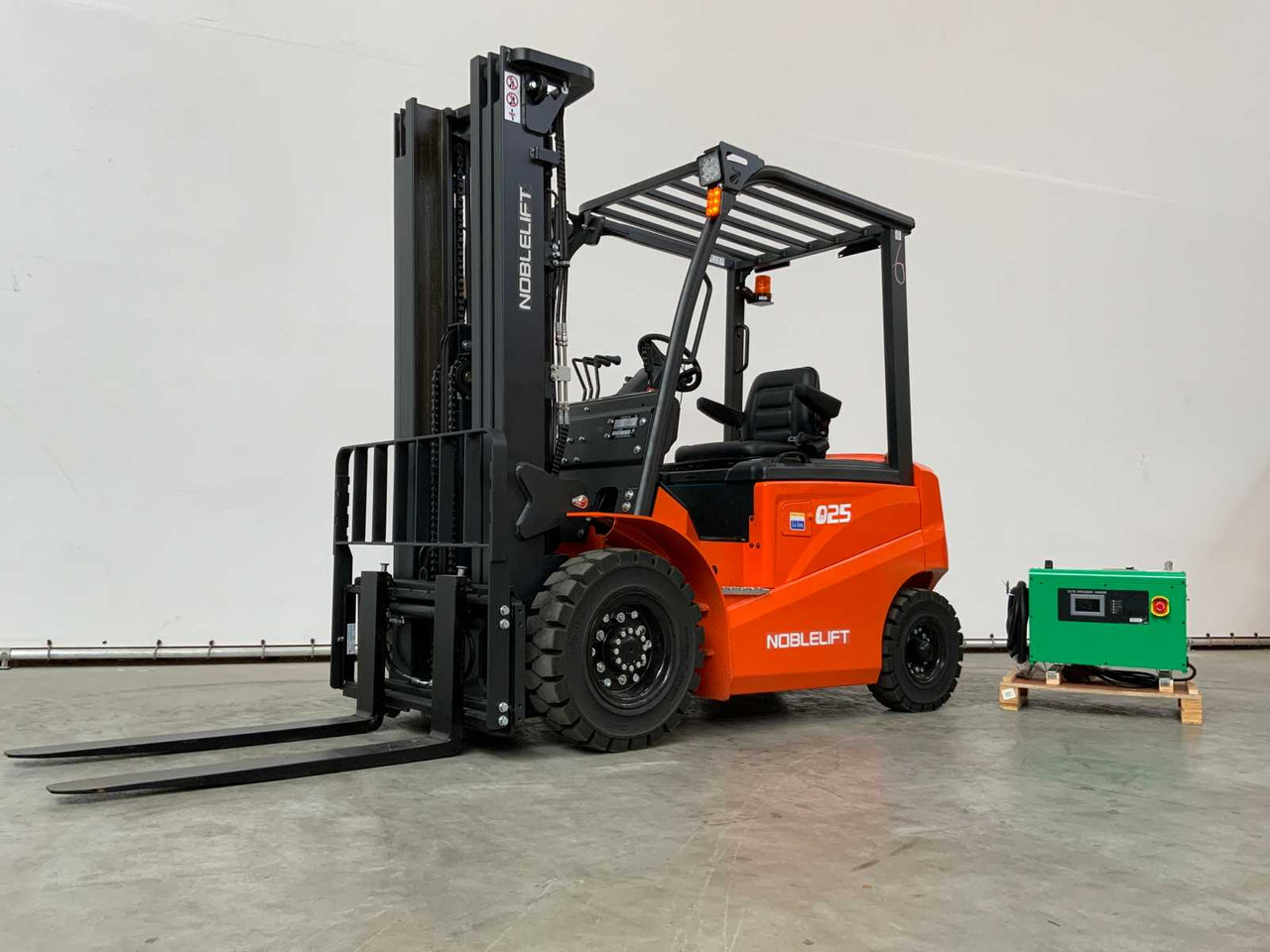 NOBLELIFT - 2024 - Q25-SERIES - 2.5T FORKLIFT ADJUSTABLE FORKS 4.8M - Vysokozdvižný vozík: obrázok 4 NOBLELIFT - 2024 - Q25-SERIES - 2.5T FORKLIFT ADJUSTABLE FORKS 4.8M - Vysokozdvižný vozík: obrázok 4