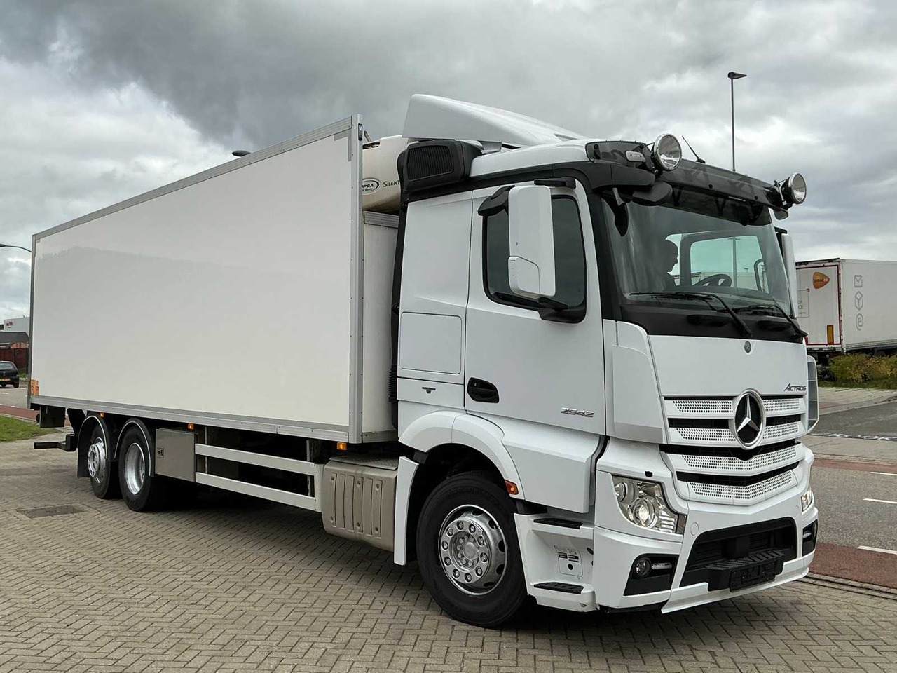 2013 MERCEDES-BENZ ACTROS 2542 CONDITIONED TRUCK - Nákladné auto: obrázok 3 2013 MERCEDES-BENZ ACTROS 2542 CONDITIONED TRUCK - Nákladné auto: obrázok 3