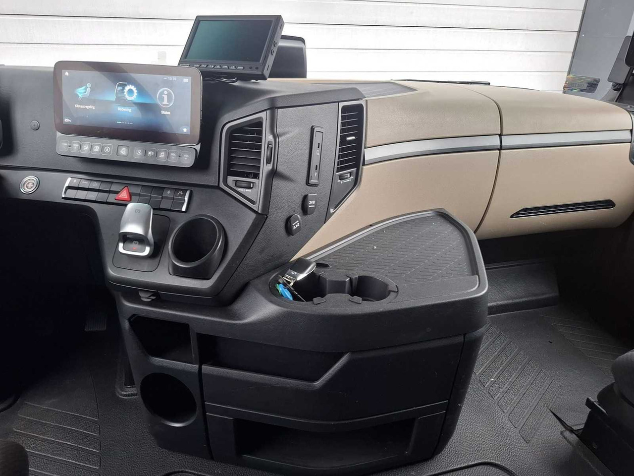 Nákladné auto 2022 MERCEDES-BENZ ACTROS 2545 6X2 GIGASPACE TRUCK: obrázok 11