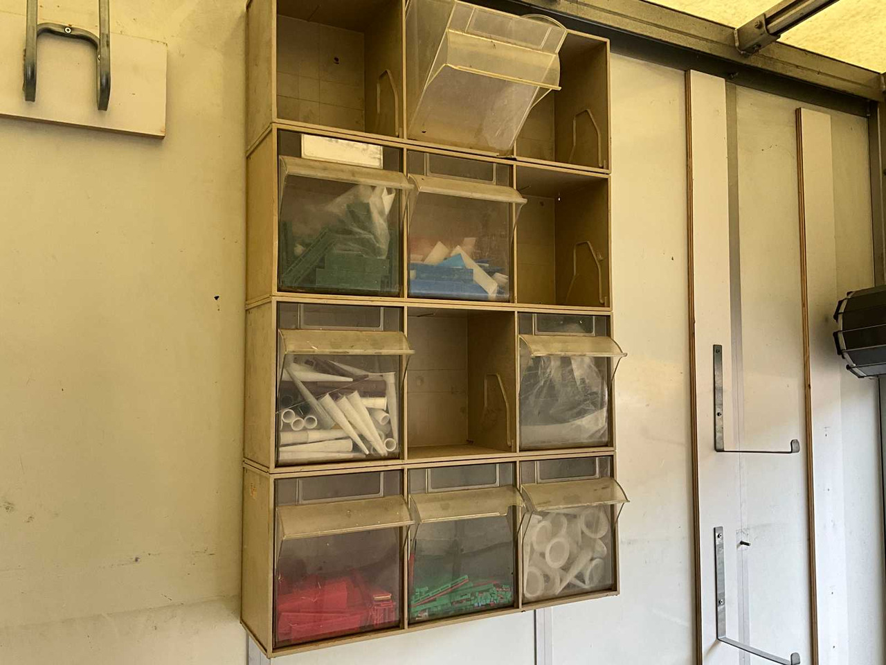 IVECO 50-C17 GLASS TRUCK WITH WORKSHOP EQUIPMENT AND GLASS RACKS (ELECTRICALLY LOCKABLE) 185996KM YEAR OF MANUFACTURE: 2016, 34-BHD-8 - Nákladné auto: obrázok 4 IVECO 50-C17 GLASS TRUCK WITH WORKSHOP EQUIPMENT AND GLASS RACKS (ELECTRICALLY LOCKABLE) 185996KM YEAR OF MANUFACTURE: 2016, 34-BHD-8 - Nákladné auto: obrázok 4