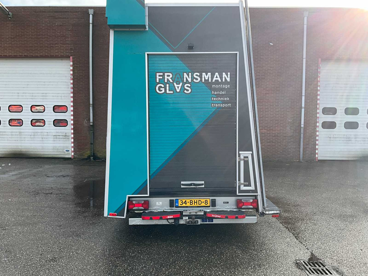 IVECO 50-C17 GLASS TRUCK WITH WORKSHOP EQUIPMENT AND GLASS RACKS (ELECTRICALLY LOCKABLE) 185996KM YEAR OF MANUFACTURE: 2016, 34-BHD-8 - Nákladné auto: obrázok 3 IVECO 50-C17 GLASS TRUCK WITH WORKSHOP EQUIPMENT AND GLASS RACKS (ELECTRICALLY LOCKABLE) 185996KM YEAR OF MANUFACTURE: 2016, 34-BHD-8 - Nákladné auto: obrázok 3