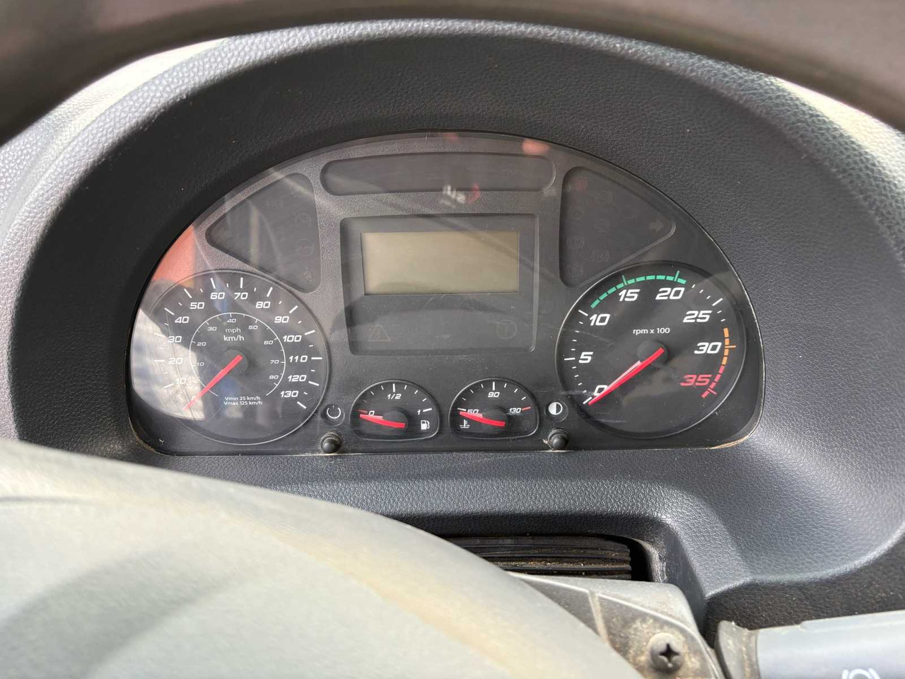 Nákladné auto IVECO CARGO HOOKLIFT FROM 2015 – INCL. 3 CONTAINERS: obrázok 16 Nákladné auto IVECO CARGO HOOKLIFT FROM 2015 – INCL. 3 CONTAINERS: obrázok 16