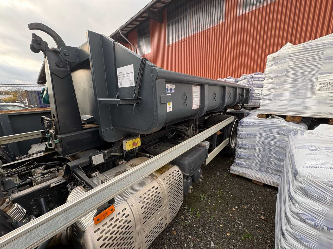 Nákladné auto IVECO CARGO HOOKLIFT FROM 2015 – INCL. 3 CONTAINERS: obrázok 10 Nákladné auto IVECO CARGO HOOKLIFT FROM 2015 – INCL. 3 CONTAINERS: obrázok 10