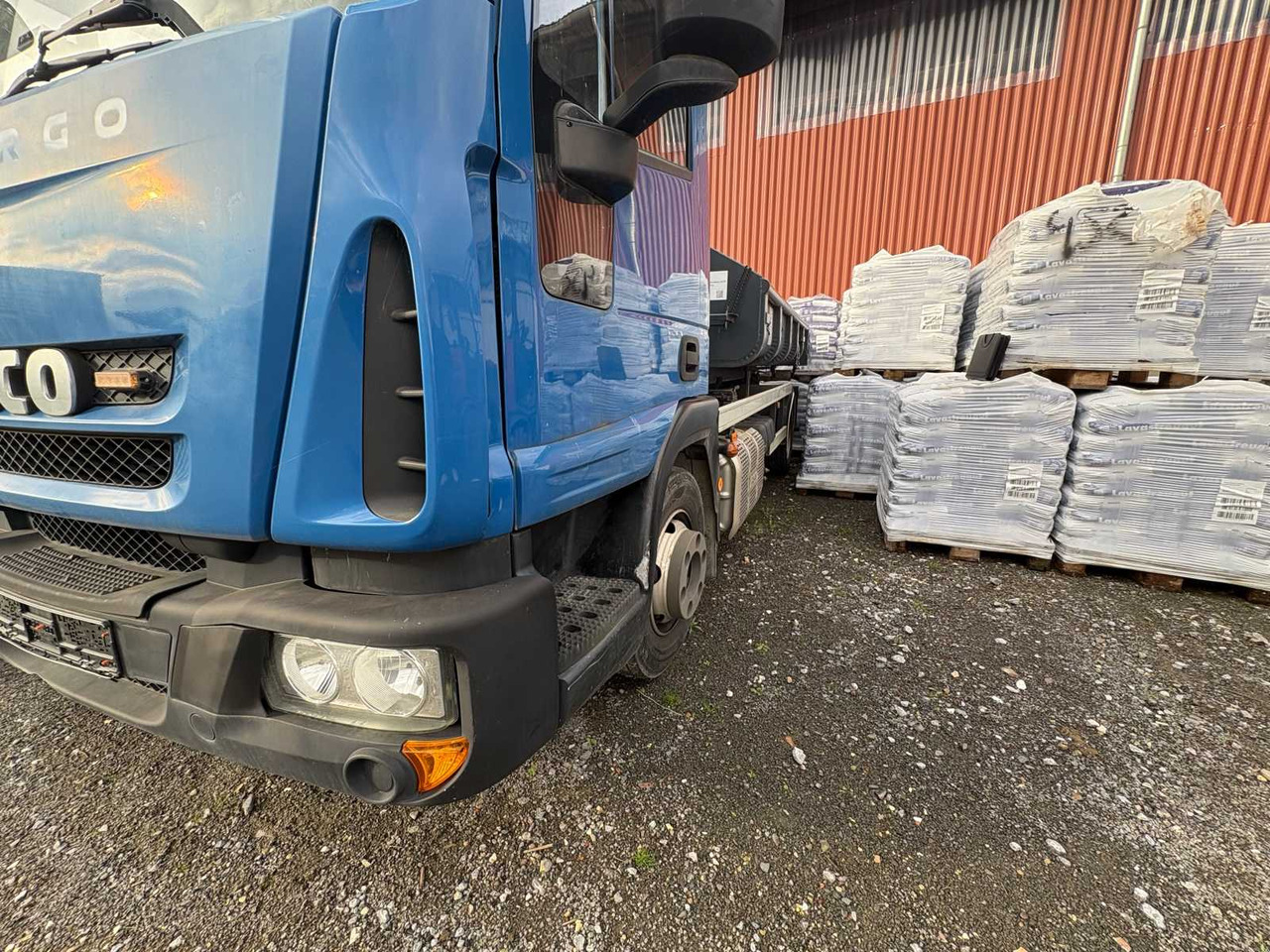 Nákladné auto IVECO CARGO HOOKLIFT FROM 2015 – INCL. 3 CONTAINERS: obrázok 6 Nákladné auto IVECO CARGO HOOKLIFT FROM 2015 – INCL. 3 CONTAINERS: obrázok 6