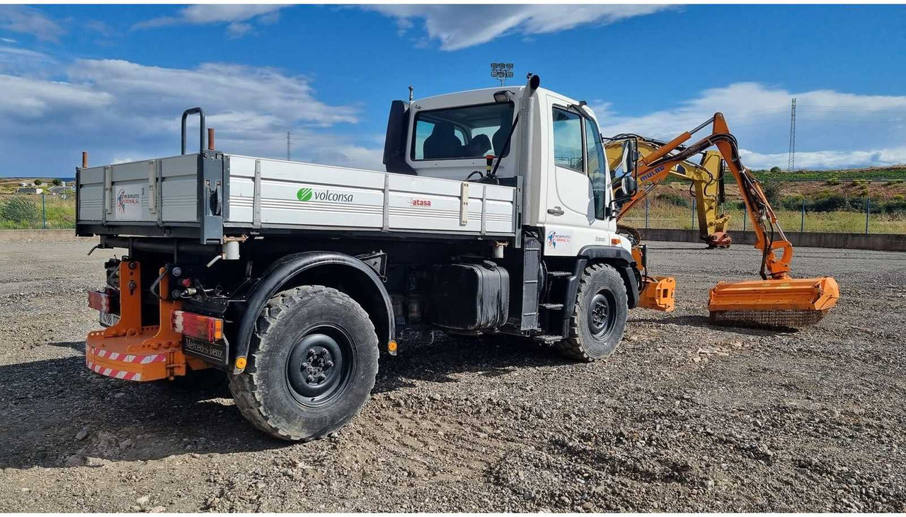 MERCEDES BENZ UNIMOG U 300 UTILITY TRUCK WITH ACCESORIES - 2006 - Nákladné auto: obrázok 3 MERCEDES BENZ UNIMOG U 300 UTILITY TRUCK WITH ACCESORIES - 2006 - Nákladné auto: obrázok 3