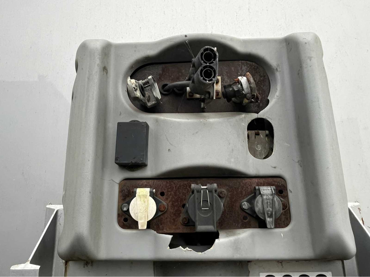 2012 KRONE GT FRUEHAUF SLEEPER TRAILER - Náves: obrázok 5 2012 KRONE GT FRUEHAUF SLEEPER TRAILER - Náves: obrázok 5