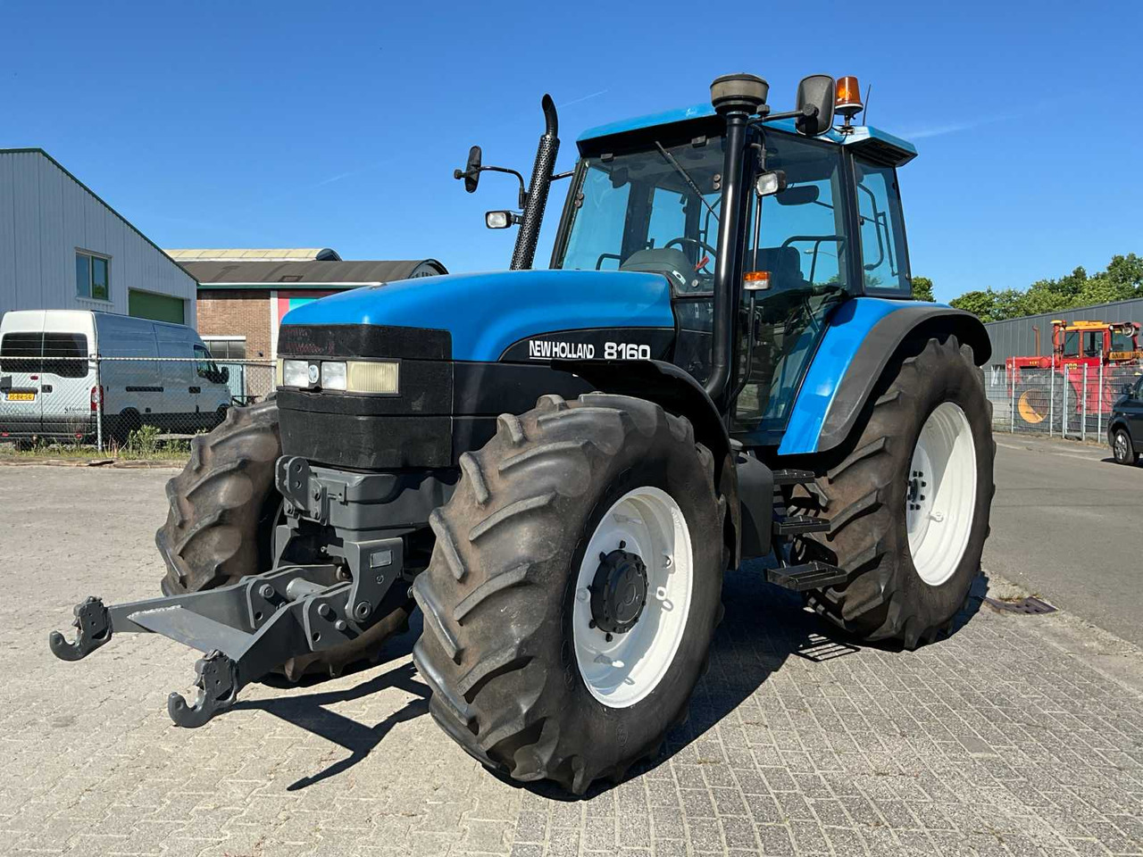 New Holland 8160 - Traktor: obrázok 2 New Holland 8160 - Traktor: obrázok 2