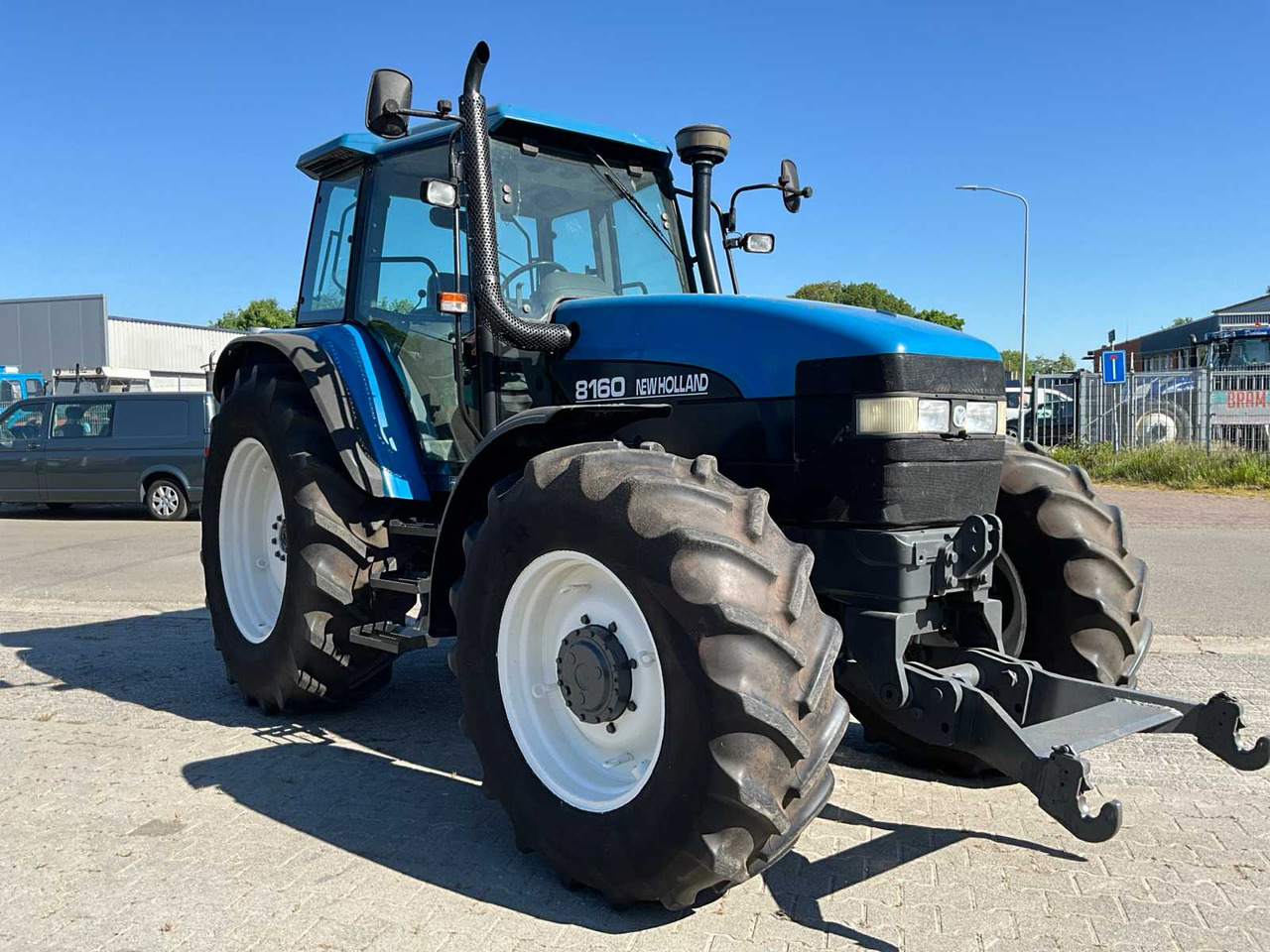 New Holland 8160 - Traktor: obrázok 4 New Holland 8160 - Traktor: obrázok 4