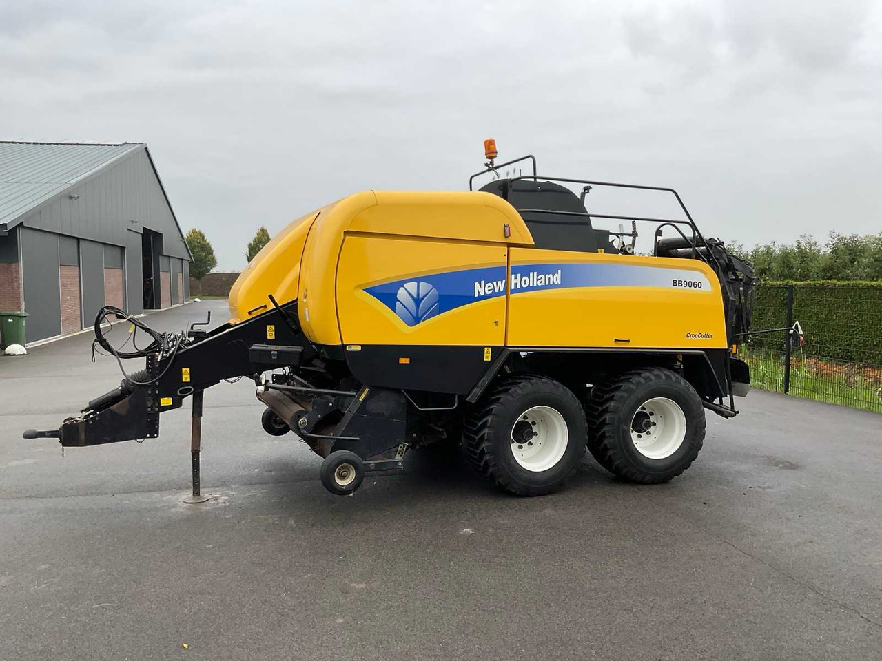 New Holland BB 9060 - Lis na hranaté balíky: obrázok 4 New Holland BB 9060 - Lis na hranaté balíky: obrázok 4