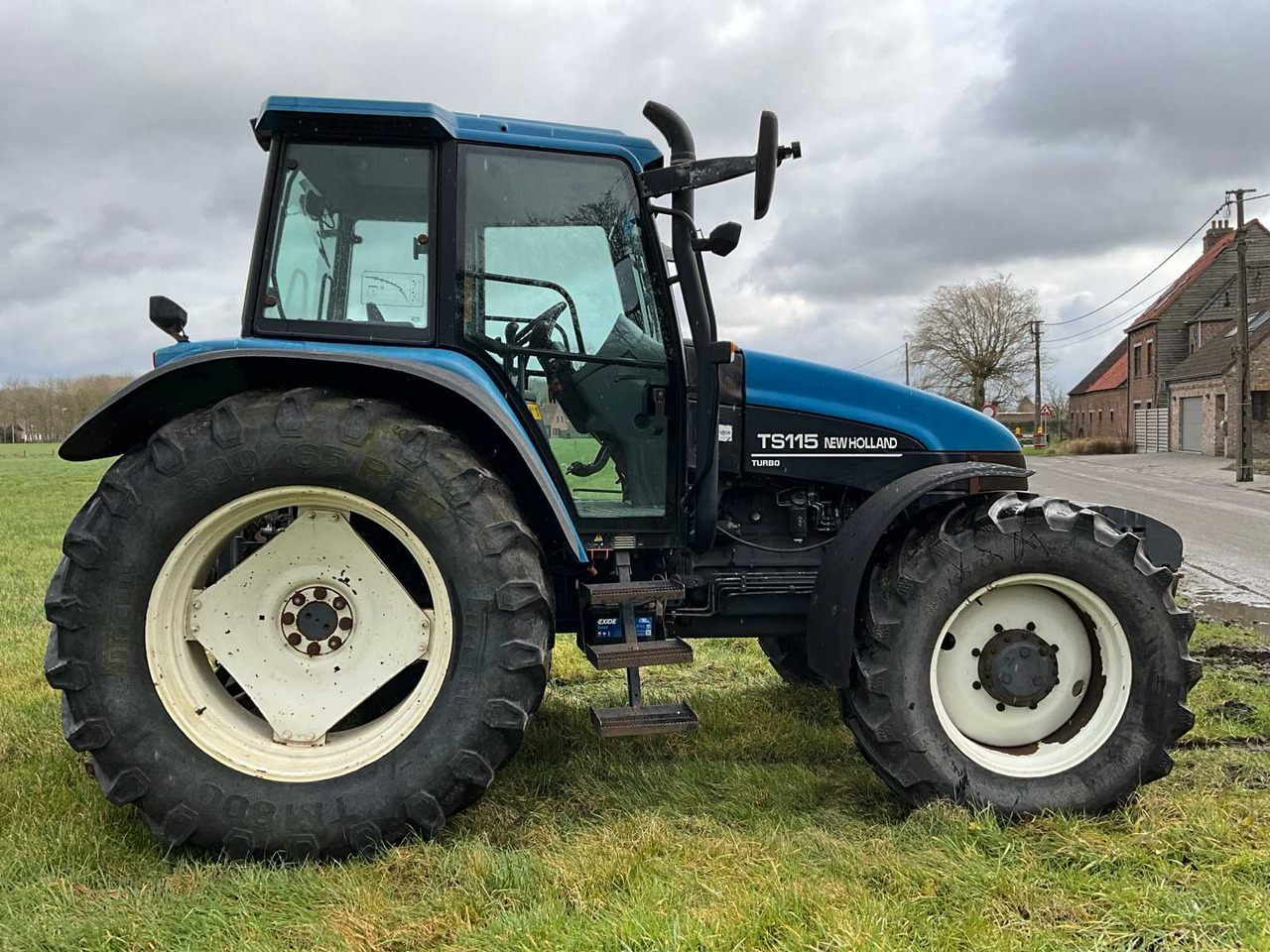 New Holland TS115 - Traktor: obrázok 4 New Holland TS115 - Traktor: obrázok 4