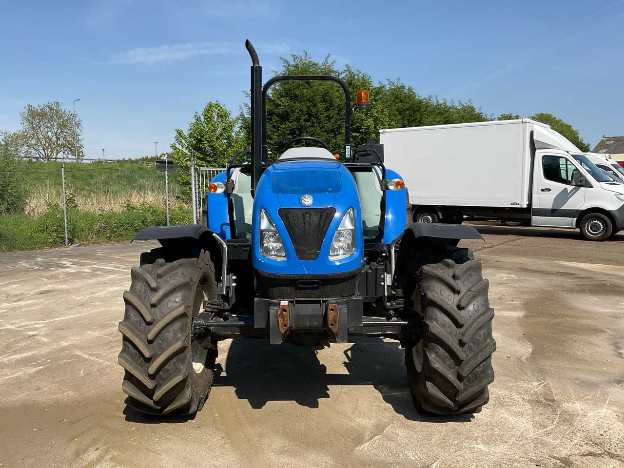 New holland T4.75 S - Traktor: obrázok 2 New holland T4.75 S - Traktor: obrázok 2