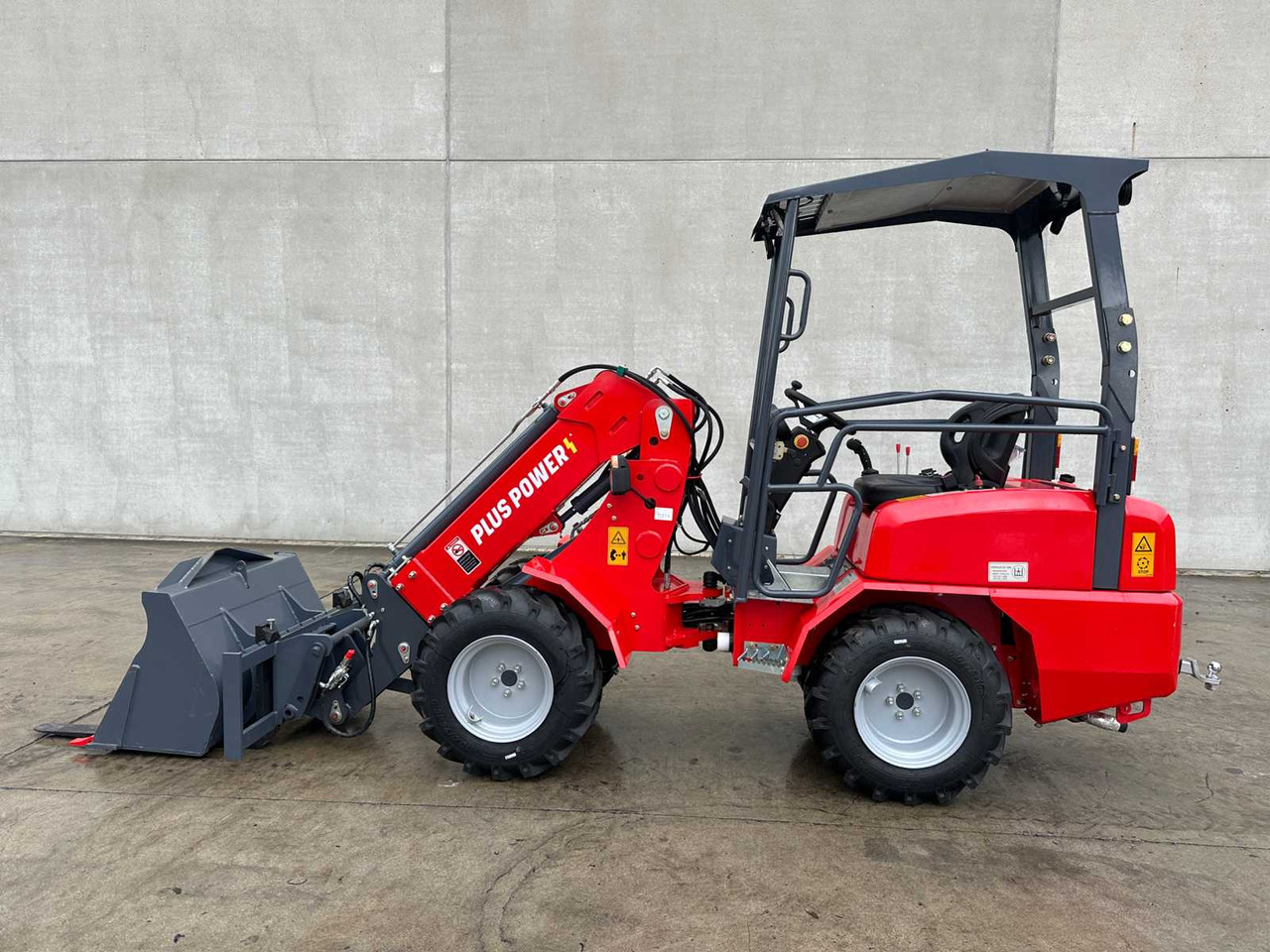 Plus Power HQ180T - Šmykom riadený nakladač: obrázok 1 Plus Power HQ180T - Šmykom riadený nakladač: obrázok 1